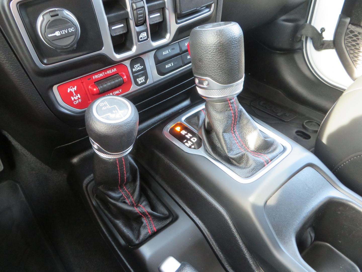 2021 White /BLACK Jeep Wrangler Unlimited Rubicon (1C4HJXFN6MW) with an 2.0L L4 DOHC 16V TURBO engine, automatic transmission, located at 2630 Grass Valley Highway, Auburn, CA, 95603, (530) 508-5100, 38.937893, -121.095482 - Photo#28